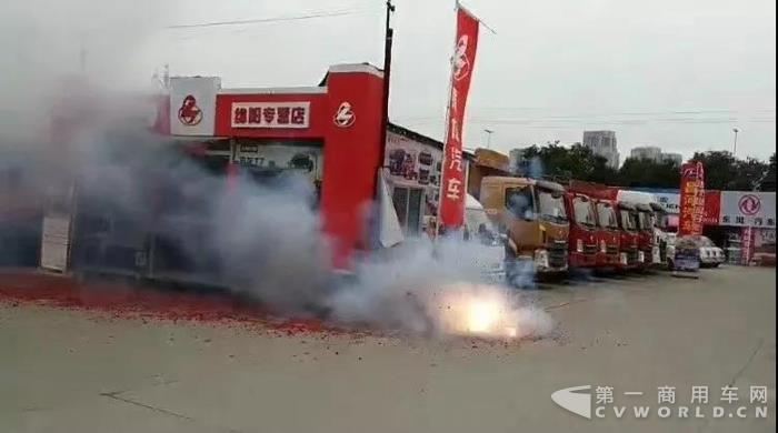 乘龍汽車早開(kāi)工，祝大家狗年大發(fā)！3.jpg